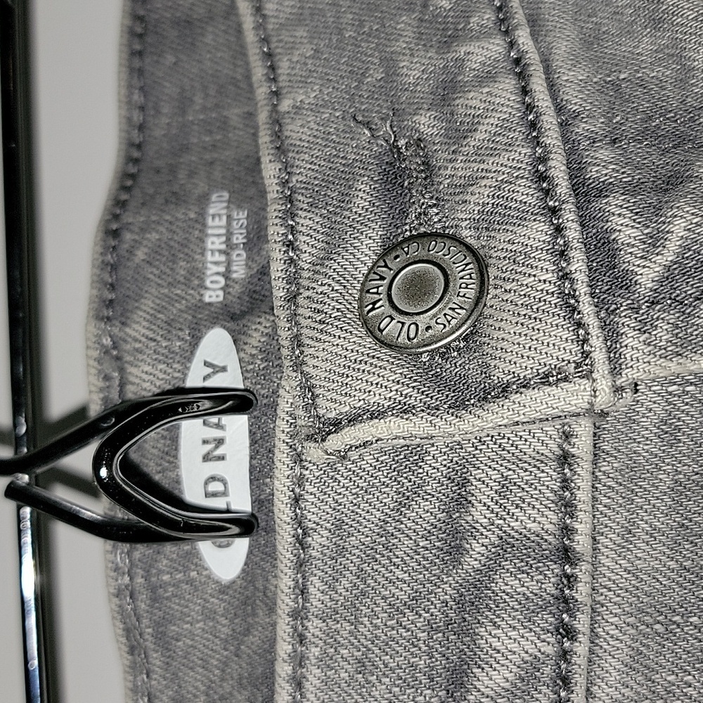 Old Navy Grey Jeans Pockets Distressed Size 16 Regular NWT Mid-Rise Boyfriend - Picture 5 of 6